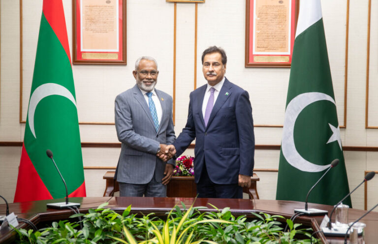 ޕާކިސްތާނުގެ ޤާނޫނު ހަދާ މަޖިލީހުގެ ރައީސް ރައްޔިތުންގެ މަޖިލީހުގެ ރައީސްގެ އަރިހަށް އިޙްތިރާމްގެ ޒިޔާރަތެއް ކުރައްވައިފި