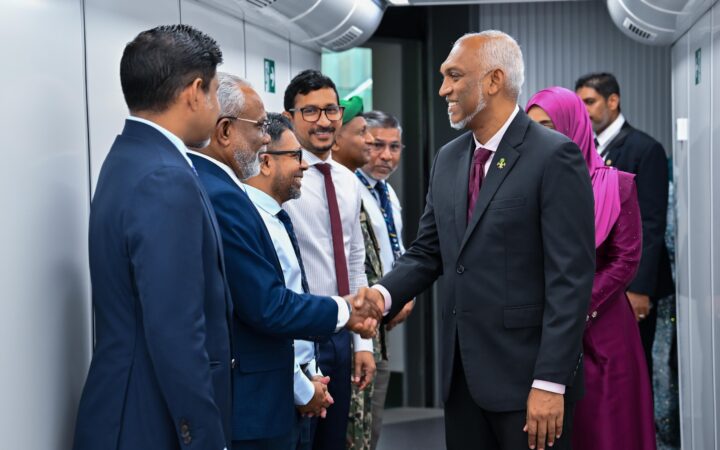 ރައީސުލްޖުމްހޫރިއްޔާ ޑރ. މުޢިއްޒުގެ ދެކަނބަލުން ފުރަމާނަ ދަތުރުފުޅެއްގައި ޕާކިސްތާނަށް ވަޑައިގެންފި