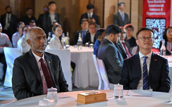 ރާއްޖެއާއި ޗައިނާއާ ދެމެދު އިޤްތިޞާދީ ގުޅުން ބަދަހިކޮށް، މުހިންމު އެއްބަސްވުންތަކެއްގައި ސޮއިކޮށްފި!
